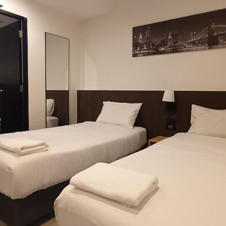 The Blocks Hostel Sukhumvit 10 Bangkok Exterior photo