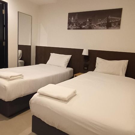 The Blocks Hostel Sukhumvit 10 Bangkok Exterior photo