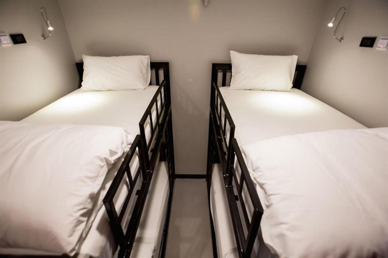 The Blocks Hostel Sukhumvit 10 Bangkok Exterior photo