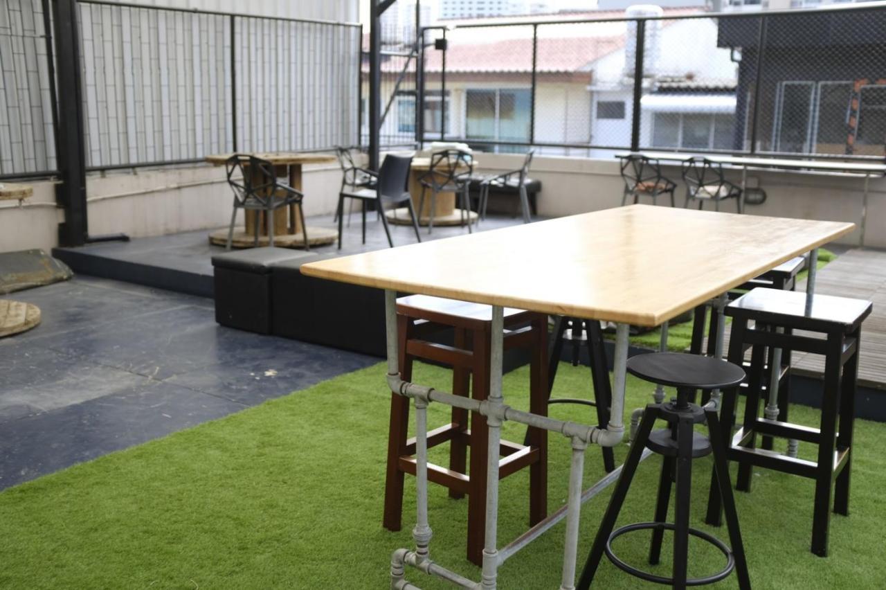 The Blocks Hostel Sukhumvit 10 Bangkok Exterior photo