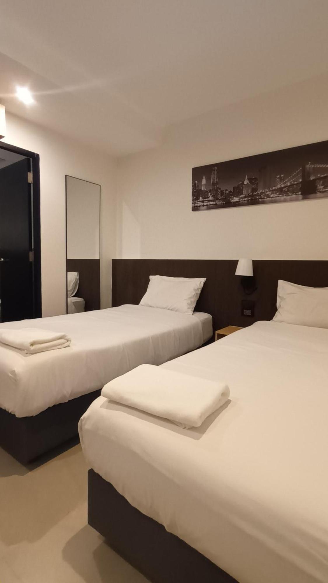 The Blocks Hostel Sukhumvit 10 Bangkok Exterior photo