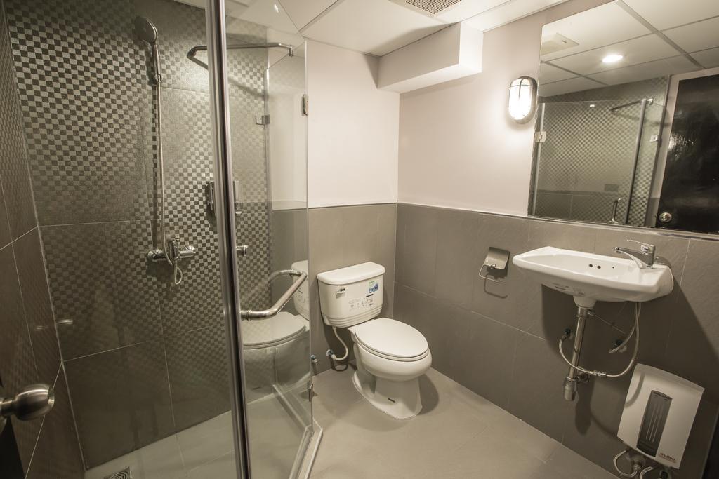 The Blocks Hostel Sukhumvit 10 Bangkok Exterior photo