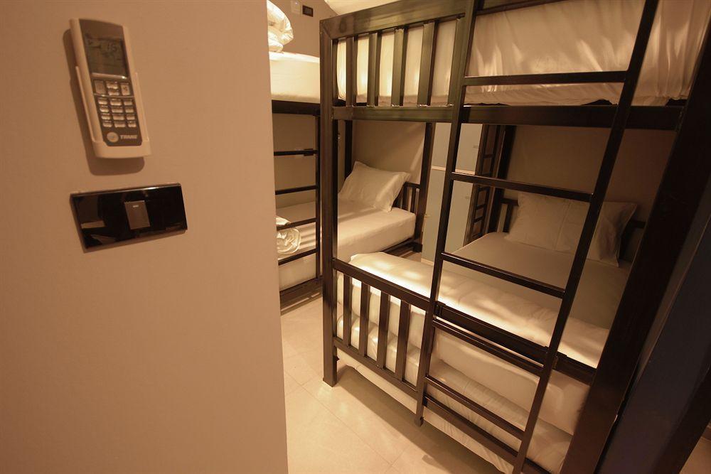 The Blocks Hostel Sukhumvit 10 Bangkok Exterior photo