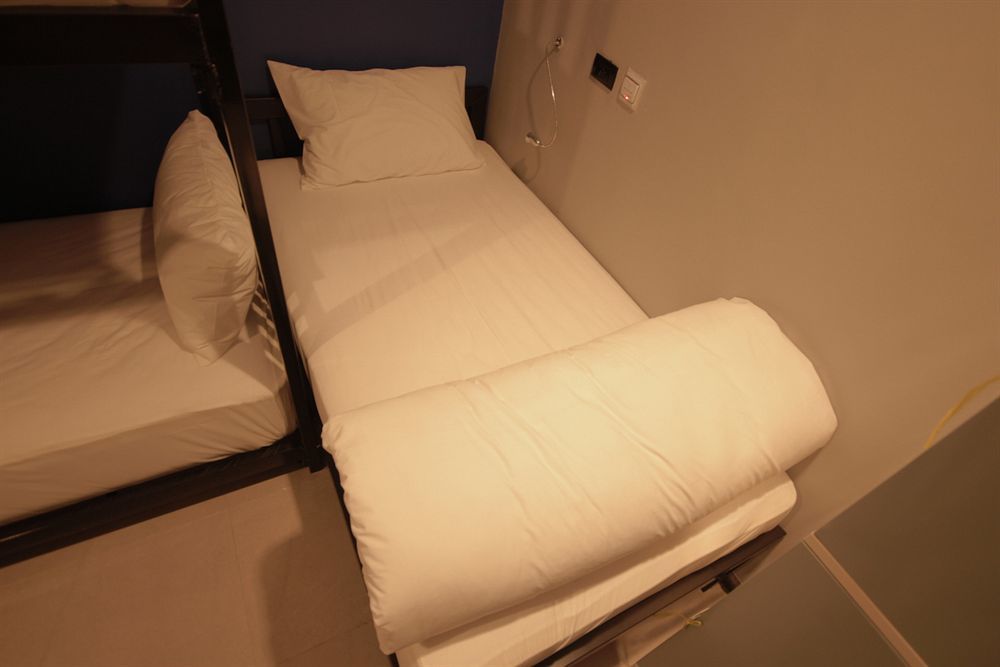 The Blocks Hostel Sukhumvit 10 Bangkok Exterior photo