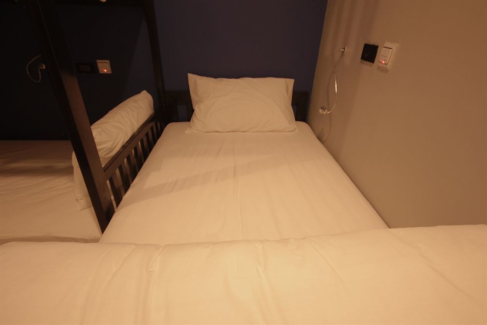 The Blocks Hostel Sukhumvit 10 Bangkok Exterior photo