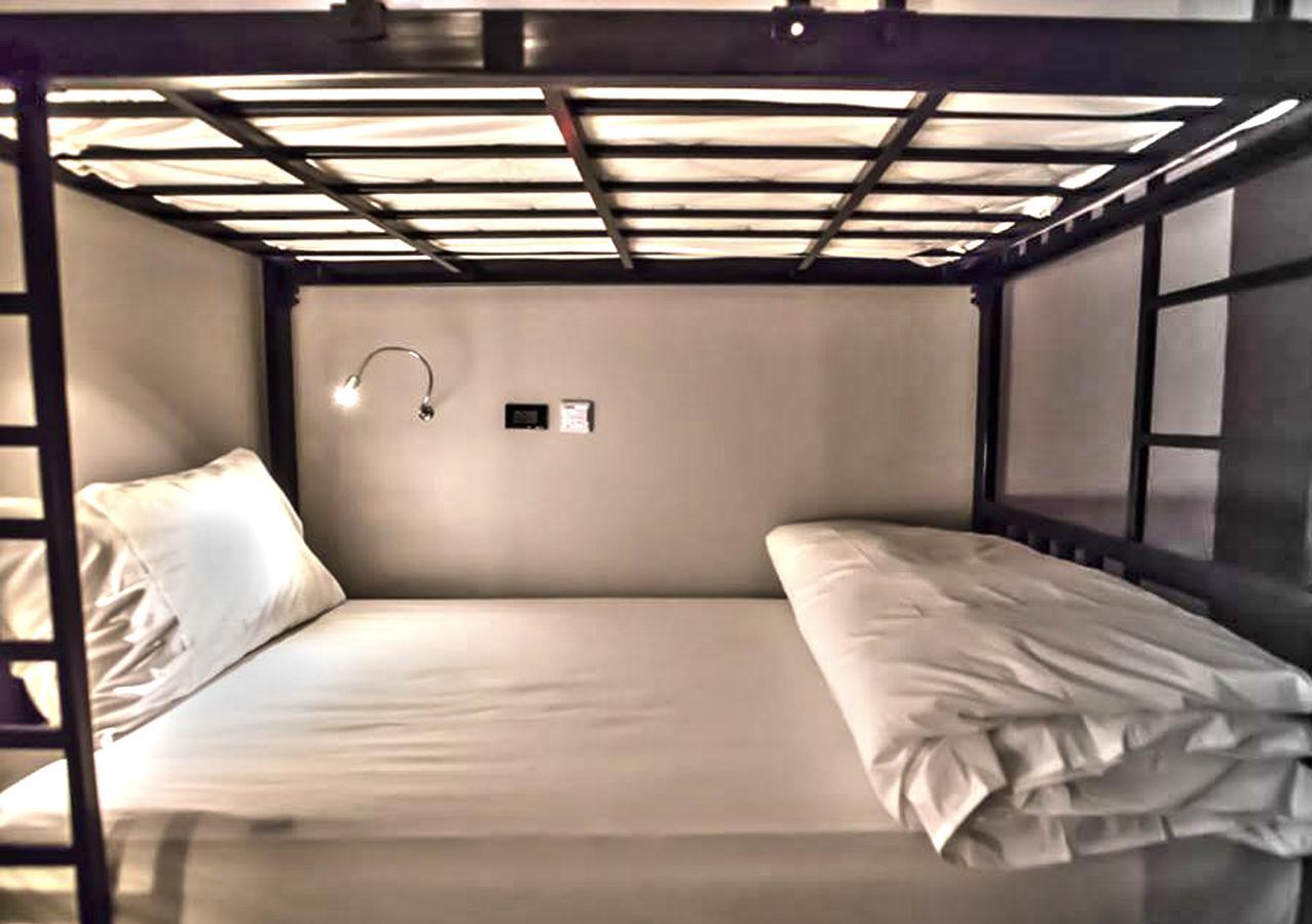 The Blocks Hostel Sukhumvit 10 Bangkok Exterior photo