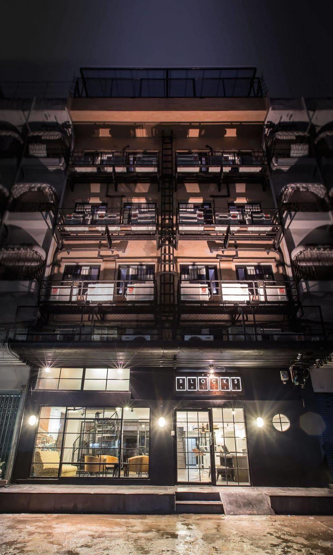 The Blocks Hostel Sukhumvit 10 Bangkok Exterior photo