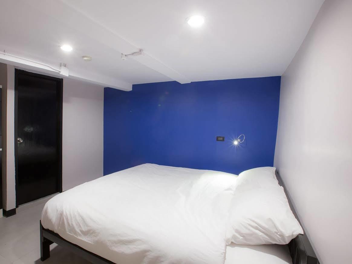 The Blocks Hostel Sukhumvit 10 Bangkok Exterior photo