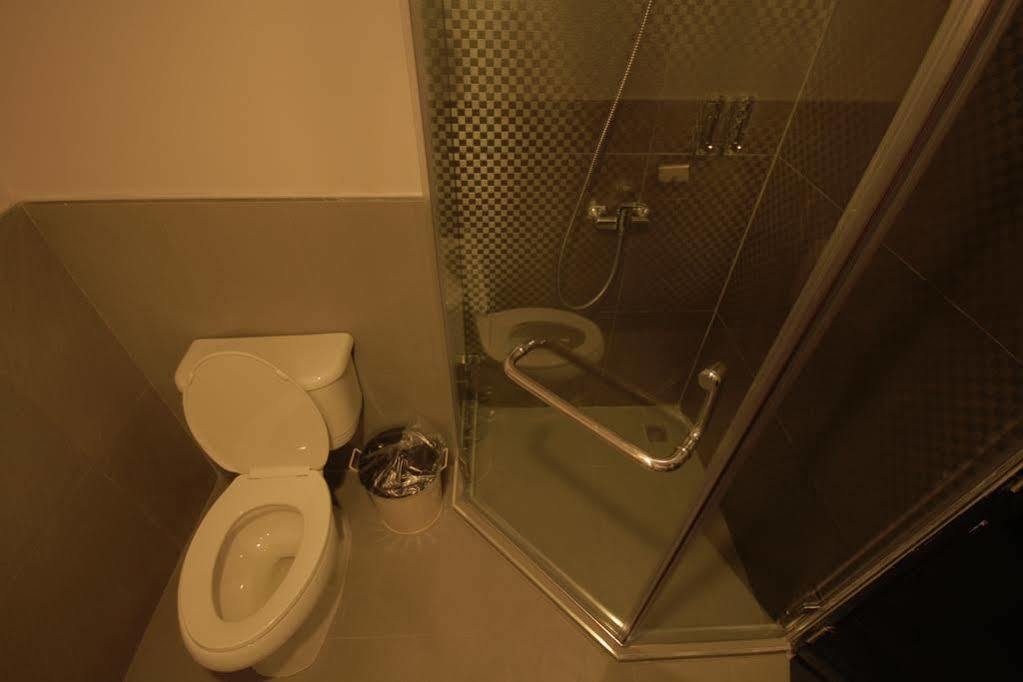 The Blocks Hostel Sukhumvit 10 Bangkok Exterior photo