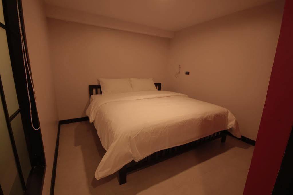 The Blocks Hostel Sukhumvit 10 Bangkok Exterior photo