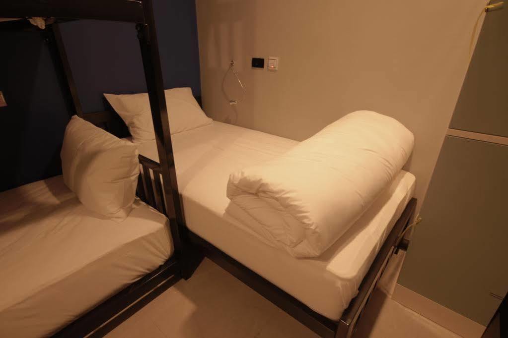 The Blocks Hostel Sukhumvit 10 Bangkok Exterior photo