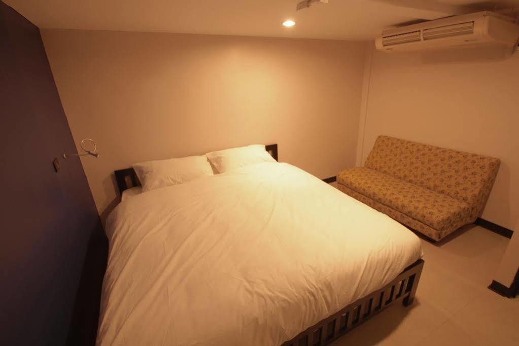 The Blocks Hostel Sukhumvit 10 Bangkok Exterior photo