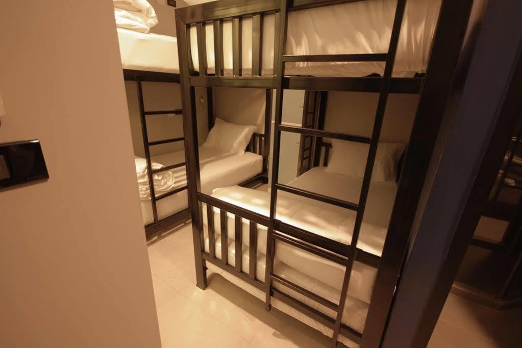 The Blocks Hostel Sukhumvit 10 Bangkok Exterior photo