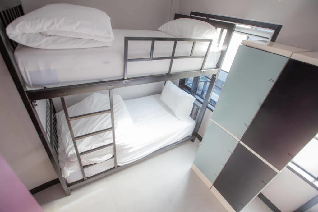 The Blocks Hostel Sukhumvit 10 Bangkok Exterior photo