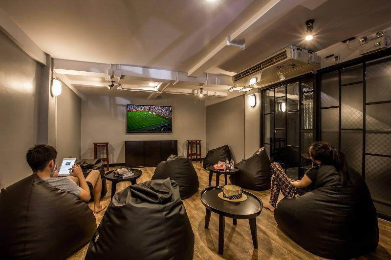 The Blocks Hostel Sukhumvit 10 Bangkok Exterior photo