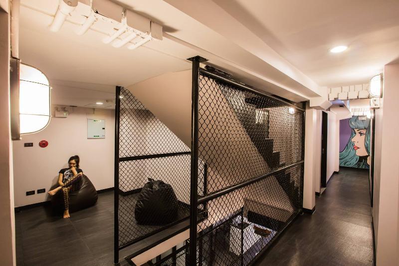 The Blocks Hostel Sukhumvit 10 Bangkok Exterior photo