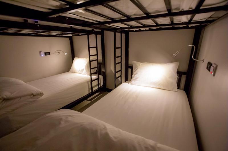 The Blocks Hostel Sukhumvit 10 Bangkok Exterior photo